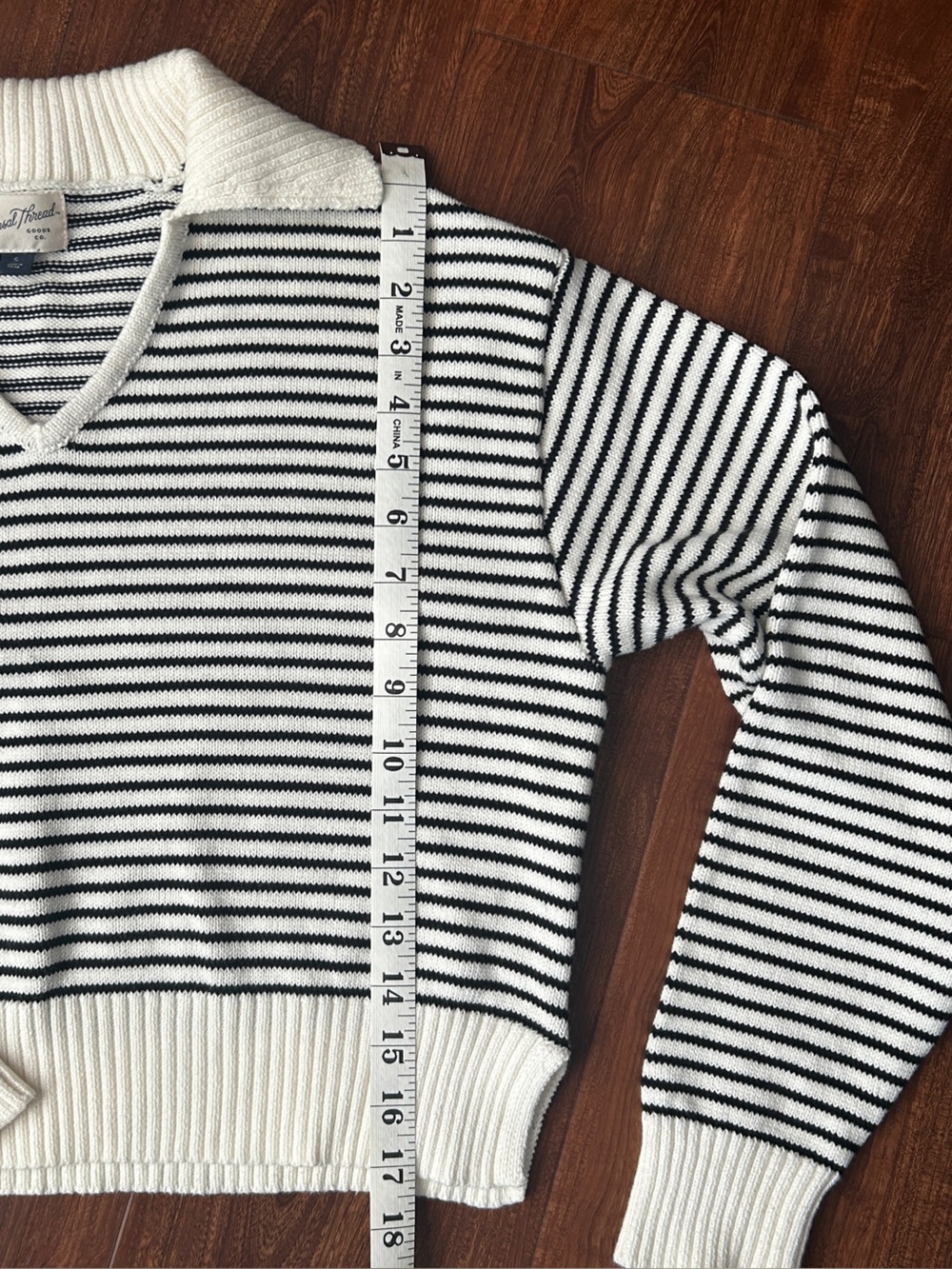 EUC Black and White Pinstriped Collared V-Neck Cropped Sweater - Picture 4 of 6